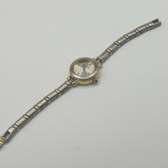 Gloria Vanderbilt Women’s Silver Fashion Quartz Watch 22mm Working - Picture 5 of 8